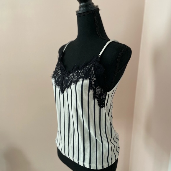 Striped black and white tank top - Picture 3 of 3
